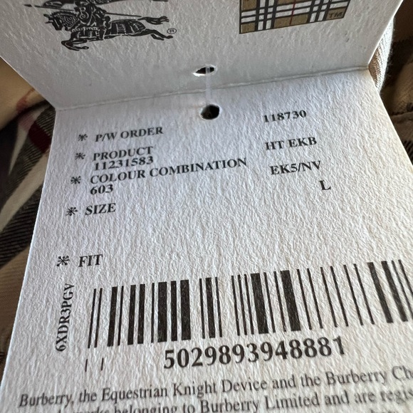 NWT Burberry Checkered Bucket Hat/Reversible and with its one storage pouch. - Picture 5 of 6